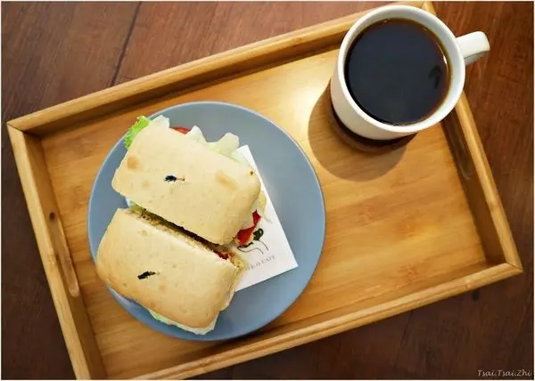 [台北松山]O.L.O CAFÉ二訪，松山早午餐、輕食咖啡廳|提供插座、免費wifi、無酌收服務費、不限時(近捷運南京三民站)