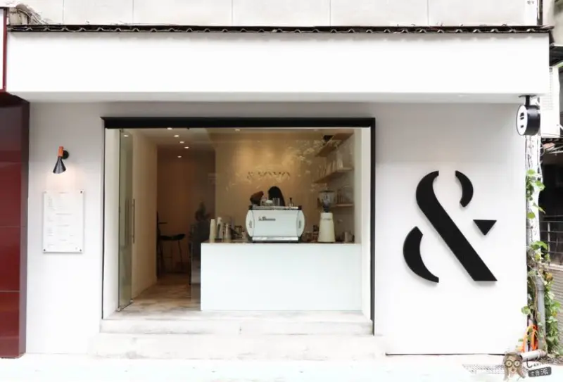 食【大安】FOMO COFFEE，純白清新的外帶咖啡店/菜單價位