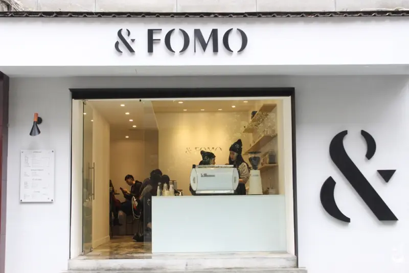 台北咖啡︳＆FOMO-東區簡約時尚外帶咖啡店，咖啡銅板價根本佛心來著，近忠孝復興捷運站 - 金大佛的奪門而出家網誌