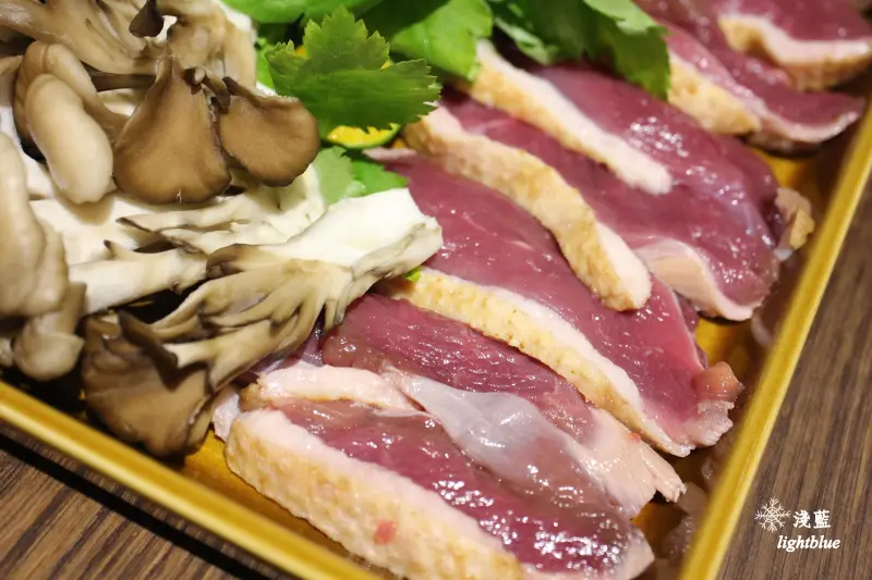 [ 公館．台電大樓站美食 ] 淺藍 × 小器食堂溫州店～溫州店限定櫻桃鴨雙人鍋