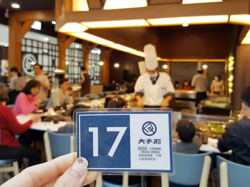 【鼎山家樂福】大手前鐵板燒席前料理鼎山店。白飯+湯+飲料+冰淇淋吃到飽