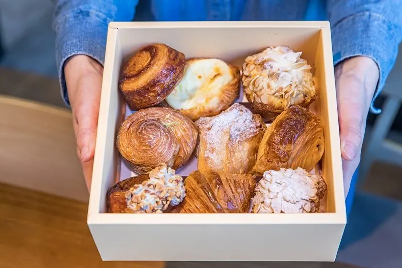 【台北捷運美食】【中山國小站美食】Miss V Bakery 敦北店.好看更好吃的限量可頌九宮格珠寶盒