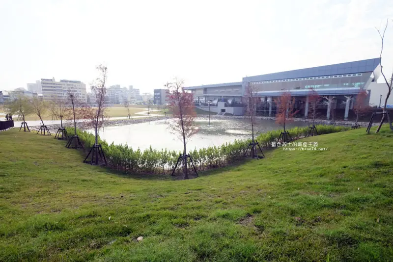 彰化員林│圓林園-員林新公園.新地標.滯洪池公園.步道草地落羽松.假日推薦休憩景點 - 藍色起士的美食主義
