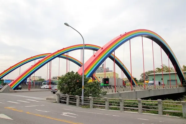 【彰化市景點】洋仔厝溪彩虹橋~三道永遠都不會消失的彩虹lG美拍        
      