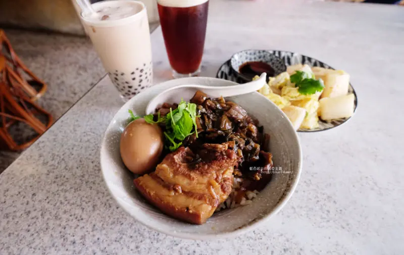 台中北區│馨香泡沫紅茶-保留舊式傳統泡沫紅茶店.一中商圈推薦美食 - 藍色起士的美食主義