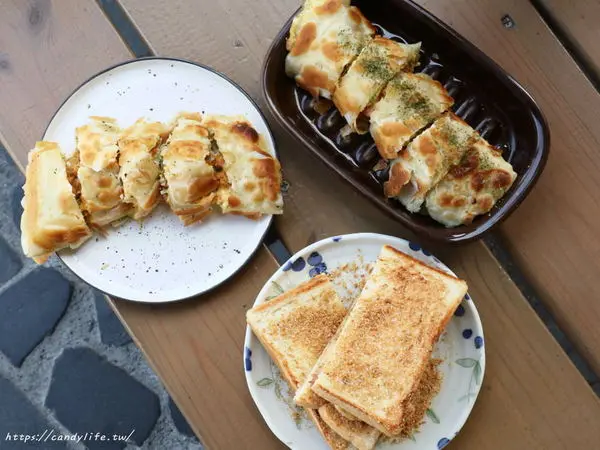 台中美食│馨香泡沫紅茶〃懷舊泡沫紅茶店，賣著好吃的酥皮蛋餅，傍晚也吃得到哦~        
      