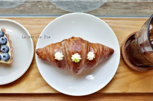 【台中】小島遇見他 可愛黑柴柴 逢甲小巷可頌甜點專賣店 - 水晶安蹄 不務正業過生活