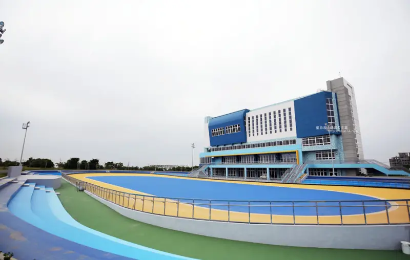 台中沙鹿│台中港區運動公園-台中首座大型運動公園落腳海線沙鹿.國際級正規滑輪溜冰場 - 藍色起士的美食主義