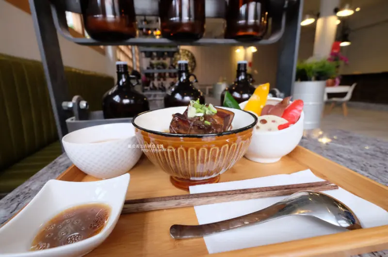 台中東區│今咖啡Jingcoffee-台中後火車站20號倉庫旁推薦老屋新生隱密巷弄 LOFT風咖啡館 - 藍色起士的美食主義