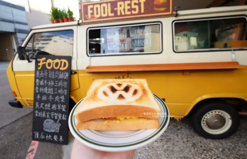 台中北區│傻瓜快餐車-有經典老車與美式老物的好吃早餐 - 藍色起士的美食主義