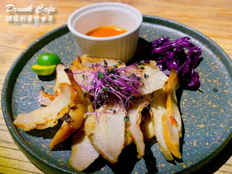 【台北東區】台北IG打卡餐廳-Drunk Cafe爛醉咖啡！台北網美集散地！白天是咖啡廳、晚上是餐酒館！台北慶生餐廳、台北聚餐餐廳！當月壽星送調酒！(捷運國父紀念館站) @猴屁的異想世界