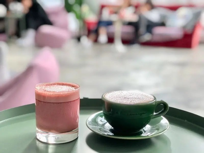 【台北｜國父紀念館站】爛醉咖啡 Drunk cafe＿隱藏版粉色系紅絲絨牛奶＿帶你秒出國不想回來的咖啡廳