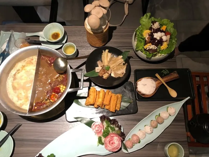 【台北捷運中山站】王品青花驕，使用青花椒的麻辣火鍋，下午茶、宵夜好去處