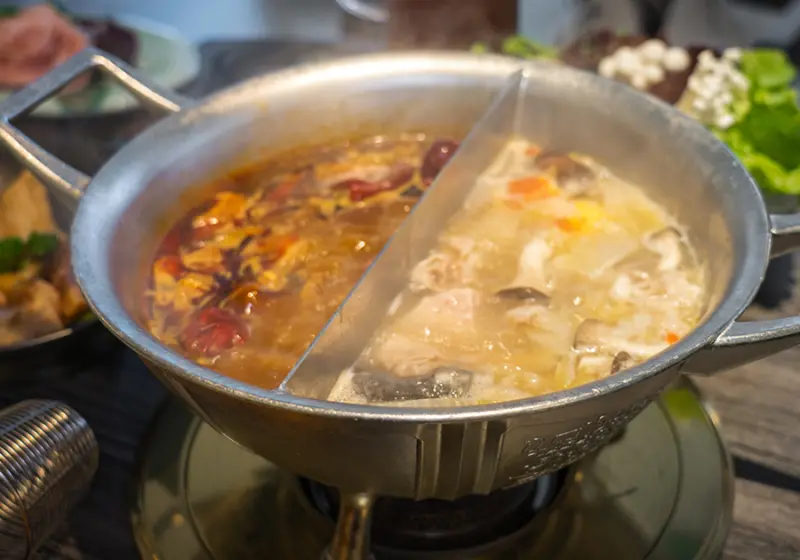 捷運中山站麻辣鍋｜青花驕 王品新品牌 極致美味酸白菜鴛鴦鍋