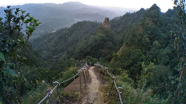 北台灣秘境-慈母峰｜《別再說爬山無聊啦！帶你爬刺激、絕對適合談戀愛，而且一下就到山頂的慈母峰》