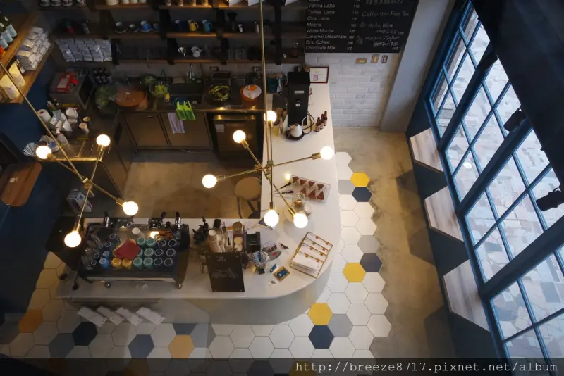 Pluto Espressoria│藍色優雅療癒力咖啡館【台中】