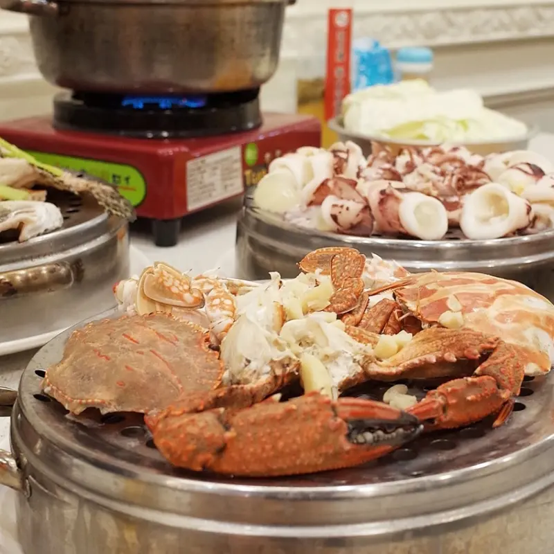 【好食分享】新竹城隍廟 饕客推薦二月牌沙茶爐海鮮塔北門店，蒸氣海鮮/火鍋嚴選新鮮食材