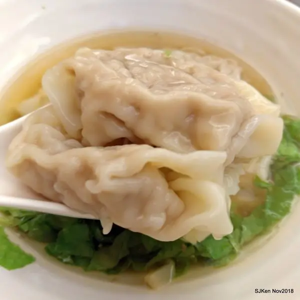 (台北捷運板南線市府站周邊美食)「珍品九如湖州粽專賣店」-- 平價美食「古早味蛋炒飯」+「鮮肉餛飩湯」+ 小菜「素雞」