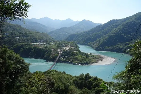 [遊記] 桃園復興角板山【新溪口吊橋】~ 桃園新景點，高山環繞，碧綠溪水，健行好地方
