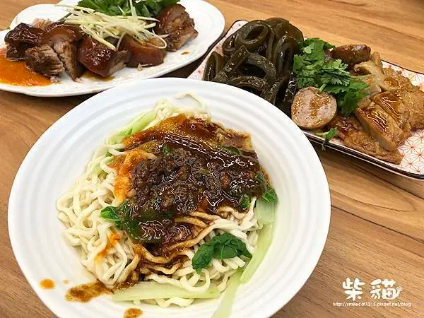 【桃園】醬香滷味和紅茶雙搭組合!大溪老街不是只有豆干:::柴貓IN【乾麵居】