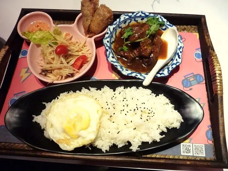 經濟實惠,口味精緻-台北公館商圈泰國料理餐廳Chic Thai 泰式新定食体驗心得              