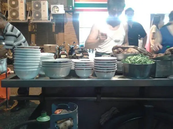 {食記}好吃的古早味陽春麵-台北南京西路與華亭街口老麵攤