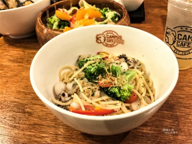 【松山區餐廳】。CAMPUS-CAFE-南京店。美式校園風餐廳享用平價異國美食, 體驗團