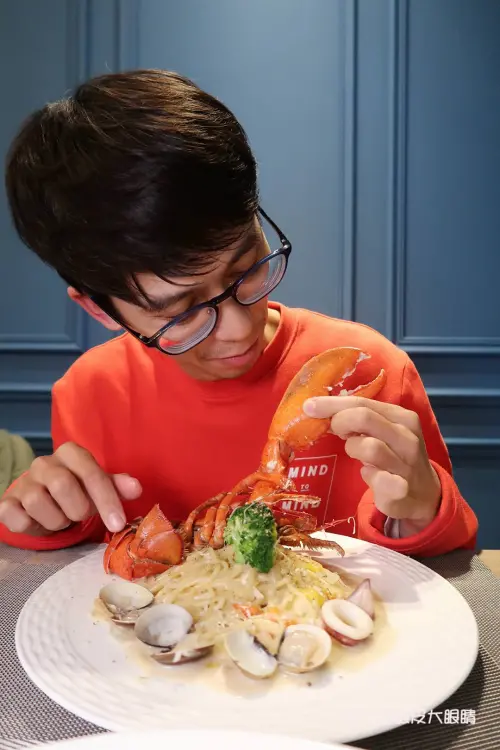 Only創意料理，霸氣龍蝦義大利麵跟超人氣草莓日式可麗餅 - ㄚ綾綾單眼皮大眼睛