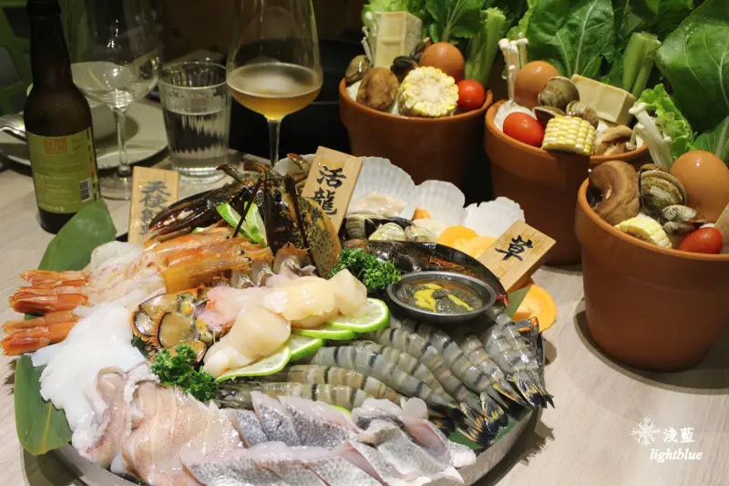[ 南京復興站．八德路美食 ] 淺藍 × 農場餐桌鍋物料理～近東區微風百貨，費時費工的雞精湯火鍋