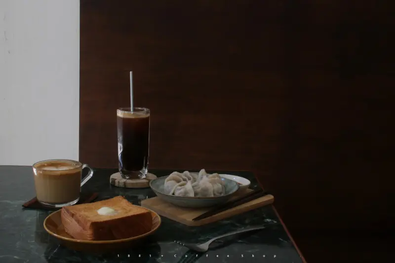 1881+ Coffee Shop，永和的咖啡日常，請把這裡當成街角的休憩站。新北咖啡/甜點【男子的日常生活】