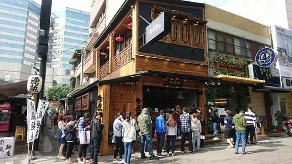 【台中】台北人氣飲品，黑糖珍珠鮮奶專賣店到台中開分店囉~平日也要排隊『珍煮丹』一中街飲料