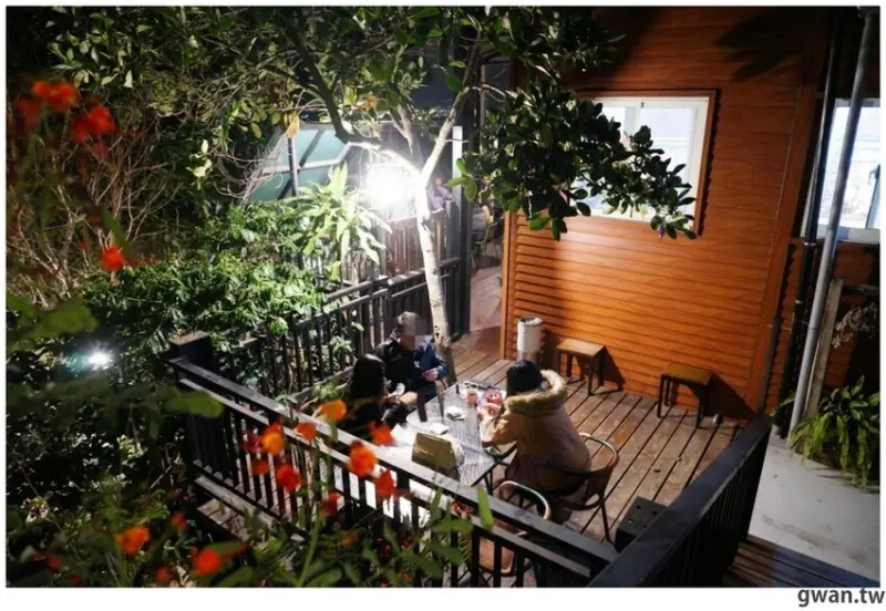 台中沙鹿夜景推薦：岳家庄夜景咖啡廳  / WalkerLand窩客島整理提供 未經許可，不得轉載