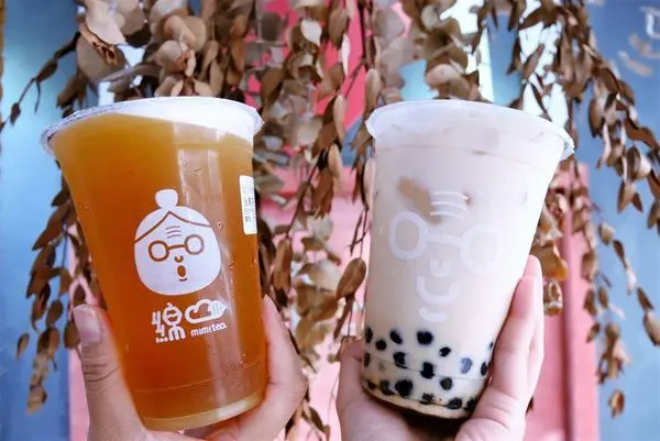 東區手搖飲-綿綿mimitea.金鳳茶王和波霸奶茶.浪漫乾燥花可愛盪鞦韆.附設內用區.IG打卡新熱點.平價手搖飲.大安飲料店.近忠孝新生捷運站