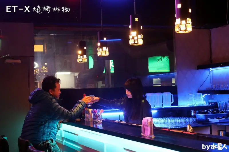 ET-X燒烤餐酒館，台中夜貓族宵夜聚餐凌晨美食，當日新鮮食材料理，音樂放鬆的自在微醺氛圍