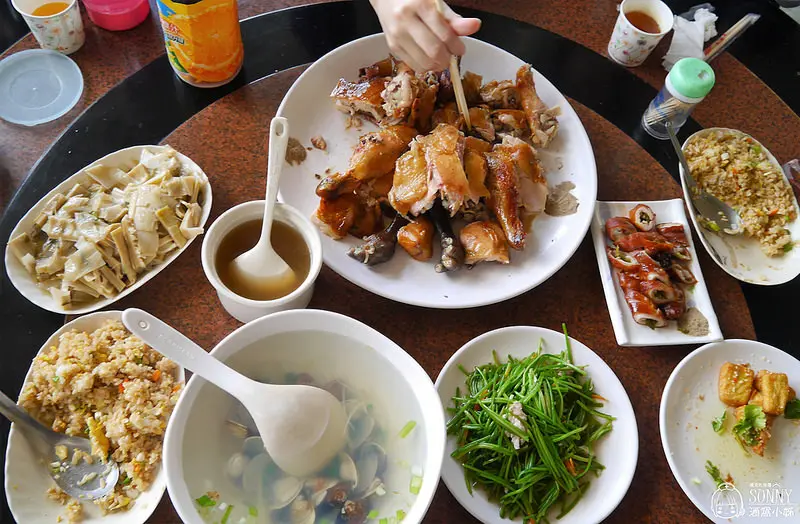 嘉義好吃的甕仔雞｜阿修甕缸雞，在地人+外地人一致大拇哥好評(竹崎店食記)