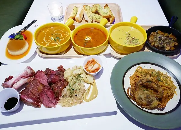 SMEXY 音樂餐廳-台北松山區特色餐館  從早午餐一路開到宵夜  餐點、服務都夠水準  夜晚還有live band  邊用餐邊聽音樂大享受              