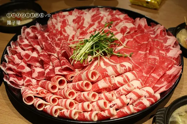不怕你無肉不歡，只怕嗑不完の肉多多火鍋～