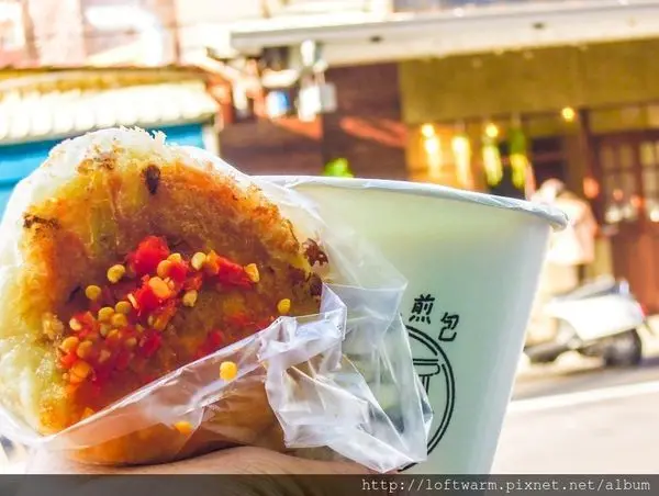 新竹中式台式早餐推薦 牛埔水煎包東南店清新風格 連吃個早點都要裝成小文青!美味現做的包子豆漿~內餡是好吃的高麗菜口味(附菜單價位)... 