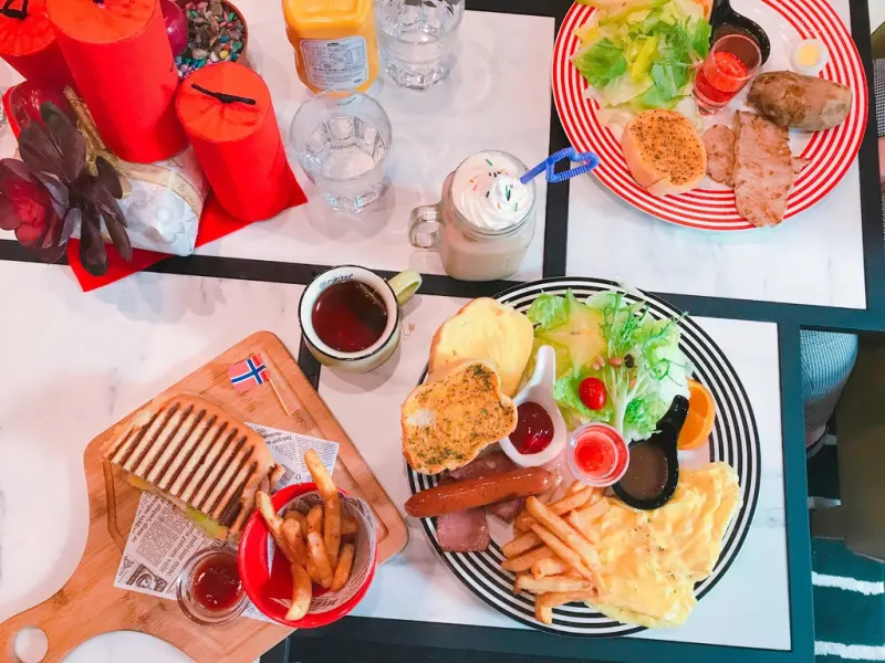 【板橋‧美食】日日HIVI Brunch&Cafe新開幕早午餐-裝潢混搭風餐點CP值很高