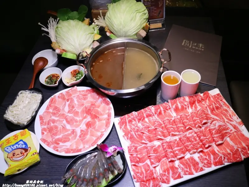 【新北新莊區】新莊火鍋『圓味涮涮鍋 新莊和興店』大份量平價鍋物/新莊棒球場/商業午餐只要$230元咖啡 冰淇淋無限享用