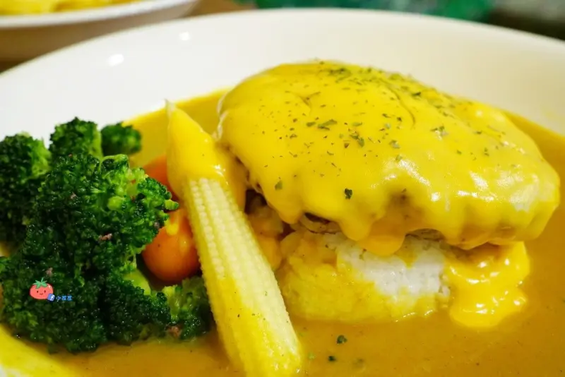 【北醫美食】邪惡漢堡排跟咖喱飯的雙重衝突 呂舖食堂 學生最愛平價主食CP值高