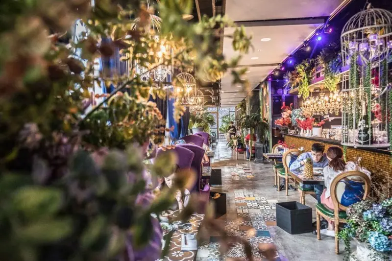 [台北信義]信義區泰式料理推薦！絕美超夢幻花草系泰式料理！Thai J 泰式料理餐廳-台北ATT信義店 - 大手牽小手。玩樂趣