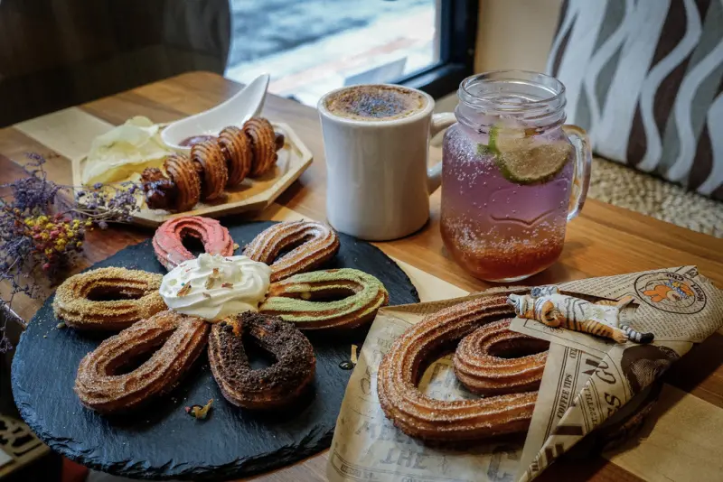  哈啾吉拿甜心館Heart Churros X魔王 台北松山區 好吃好拍好可愛吉拿棒餐廳 捷運小巨蛋站 內文有店家資訊