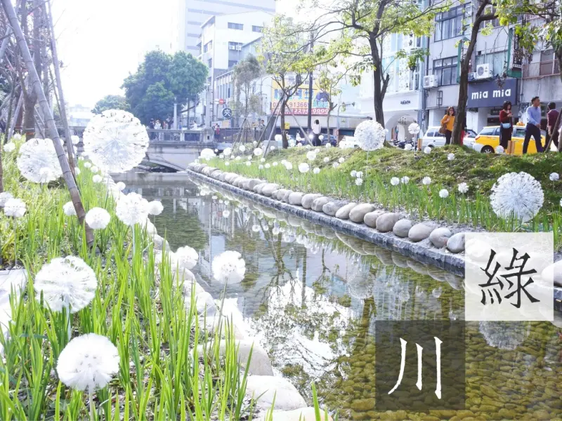 《台中．IG旅圖》新盛綠川水岸廊道 飄散著蒲公英的河畔｜2018打卡新景點｜台中火車站