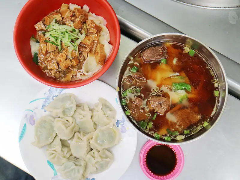 【高雄捷運美食】山西味手工刀削麵。純手工光速削麵條 小資午餐