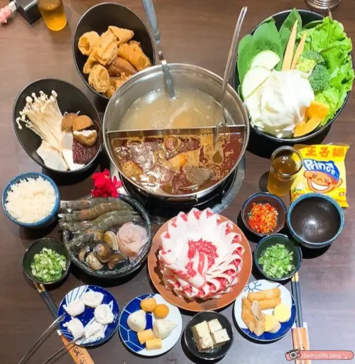 臭到府 │基隆美食•越臭越好吃！麻辣臭豆腐鴛鴦鍋專賣店 - 丹尼的吃喝玩樂