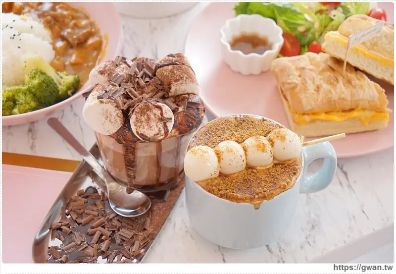 so fashion cafe - 療癒的胖嘟嘟糰子拿鐵，還有販賣機牆和超夢幻韓風場景