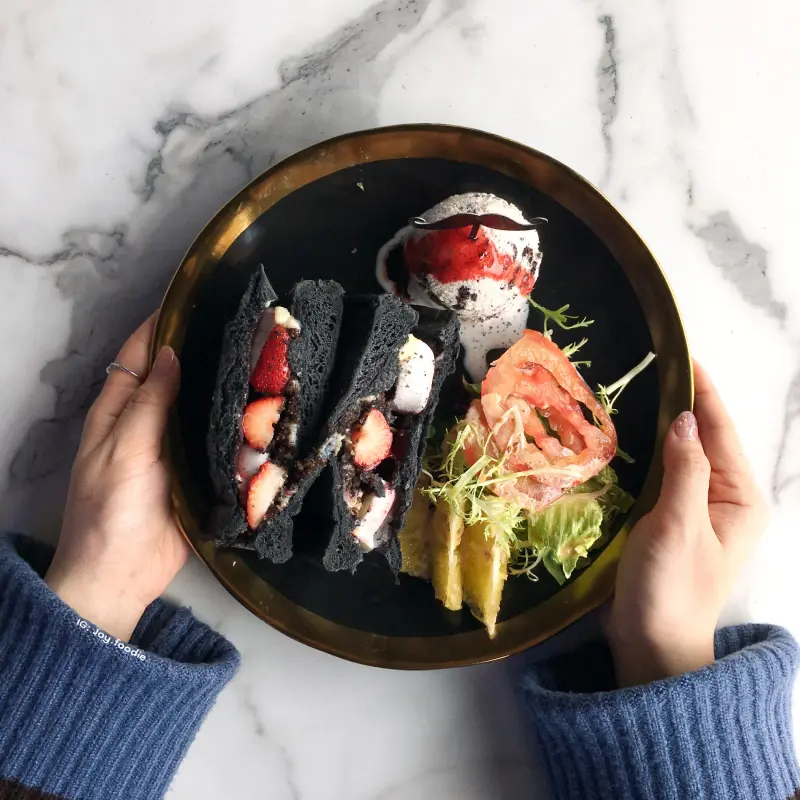 『台中西區』Whos Tea 鬍子茶 Plus。草莓全餐～一次滿足你的味蕾！草莓季節限定中！