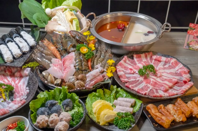 宜蘭美食 福湯麻辣養生鴛鴦火鍋 ｜麻辣爽口養生濃郁高CP值宜蘭火鍋 · 算命的說我很愛吃