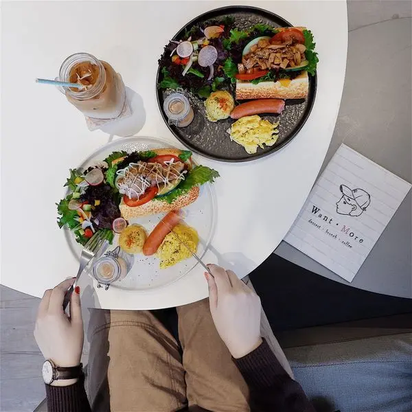 【食記】台北・天母｜又一間清新韓風咖啡廳！ig打卡一定要有的美美乾燥花＆霓虹燈・芝山站早午餐咖啡廳Want More・近天母sogo・附菜單